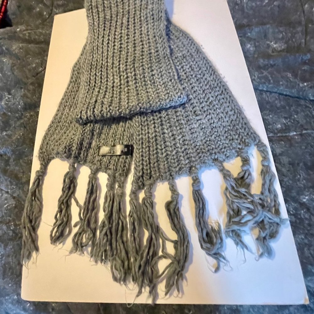 Forever 21  grey  textured fringed knit scarf